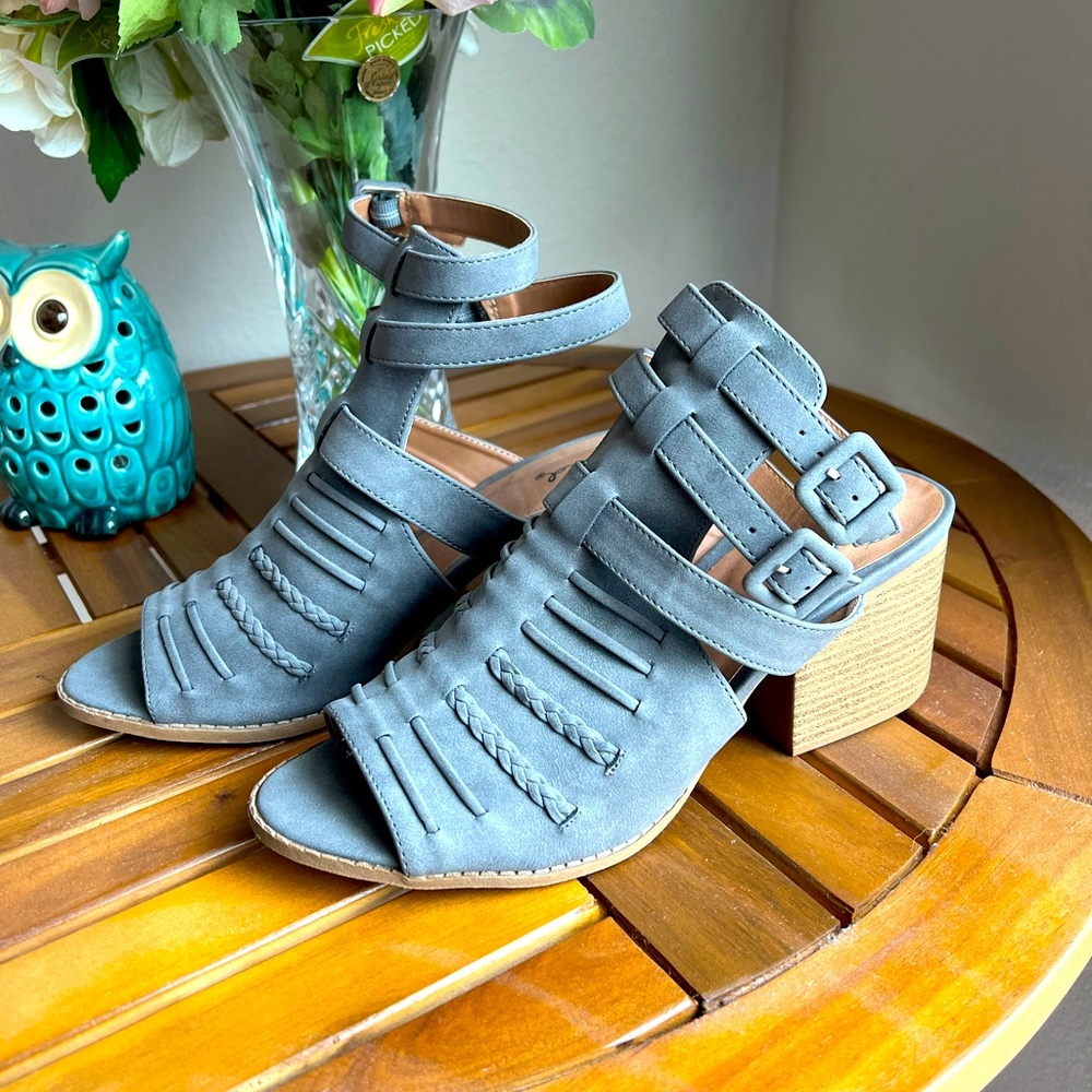 NEW gray chunky heel Sz 10